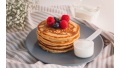 Eiwitpannenkoeken met vers fruit zijn een van de gezonde recepten met eiwitpoeder uit deze blog.